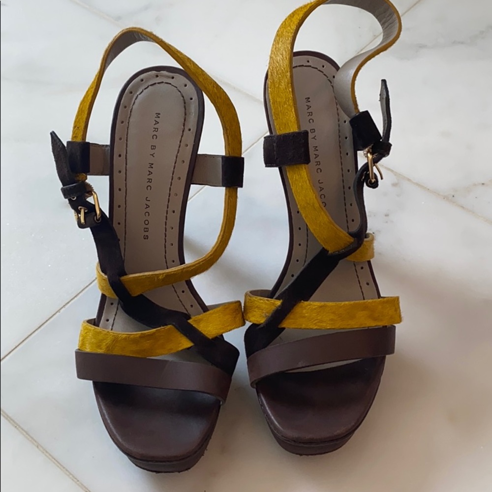 🎉HP🎉 Designer Pumps! - Picture 8 of 9